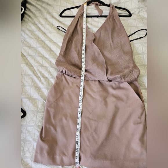 Black Halo taupe halter mini dress with pockets! Size 6 - Picture 8 of 9